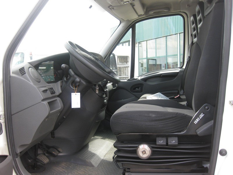 IVECO 35C15 CAJA CERRADA - الشاحنات الصغيرة صندوق مغلق: صور 4 IVECO 35C15 CAJA CERRADA - الشاحنات الصغيرة صندوق مغلق: صور 4