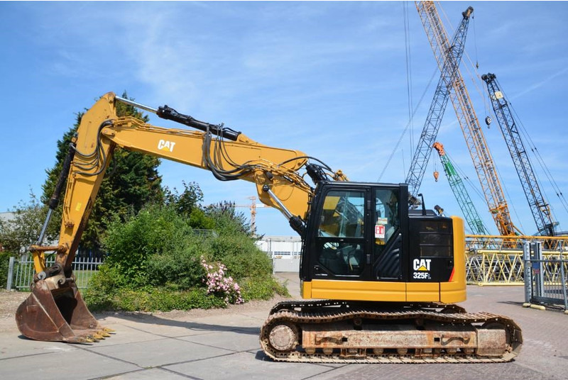 Cat 325 FL CR - حفارات زحافة: صور 1 Cat 325 FL CR - حفارات زحافة: صور 1