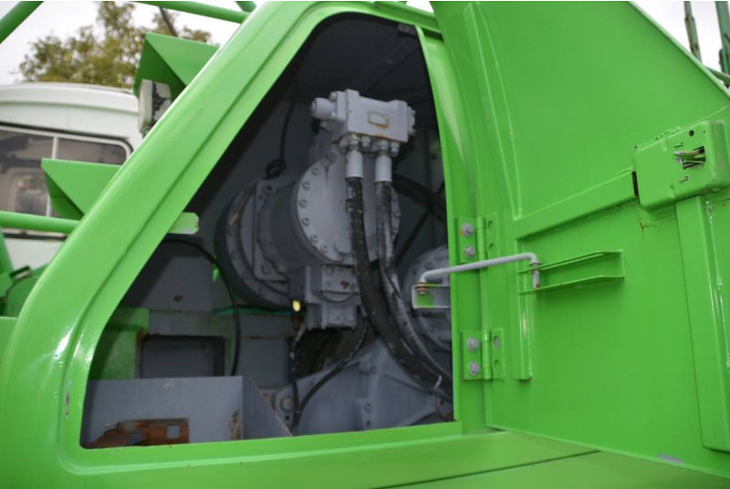 رافعة مجنزرة Kobelco BM 500: صور 12