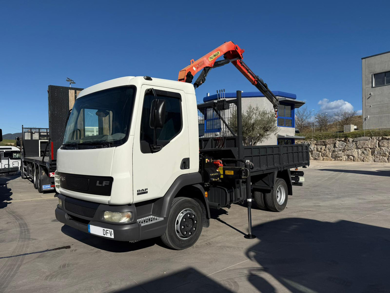 DAF LF FA 45.180 (Platform and Crane) - شاحنات مسطحة, شاحنة كرين: صور 5 DAF LF FA 45.180 (Platform and Crane) - شاحنات مسطحة, شاحنة كرين: صور 5