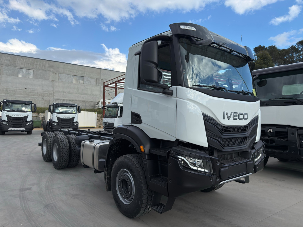 IVECO AD380T46 6x4 E6 (Chassis) - الشاسيه شاحنة: صور 2 IVECO AD380T46 6x4 E6 (Chassis) - الشاسيه شاحنة: صور 2