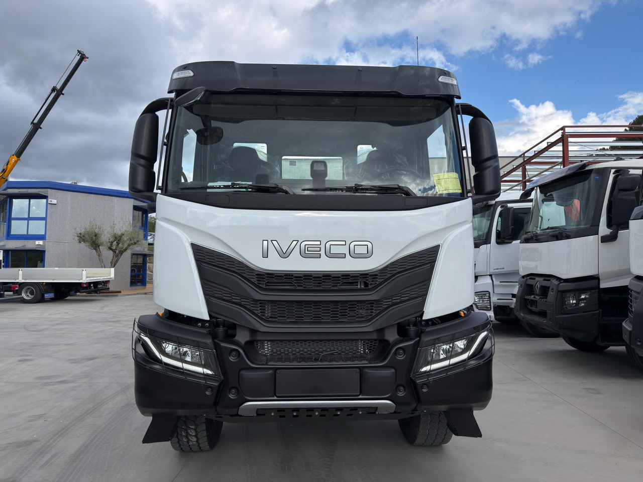 IVECO AD380T46 6x4 E6 (Chassis) - الشاسيه شاحنة: صور 3 IVECO AD380T46 6x4 E6 (Chassis) - الشاسيه شاحنة: صور 3