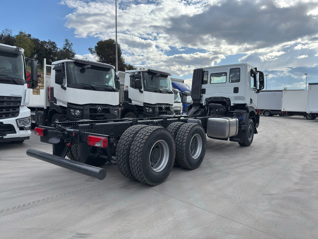 IVECO AD380T46 6x4 E6 (Chassis) - الشاسيه شاحنة: صور 4 IVECO AD380T46 6x4 E6 (Chassis) - الشاسيه شاحنة: صور 4