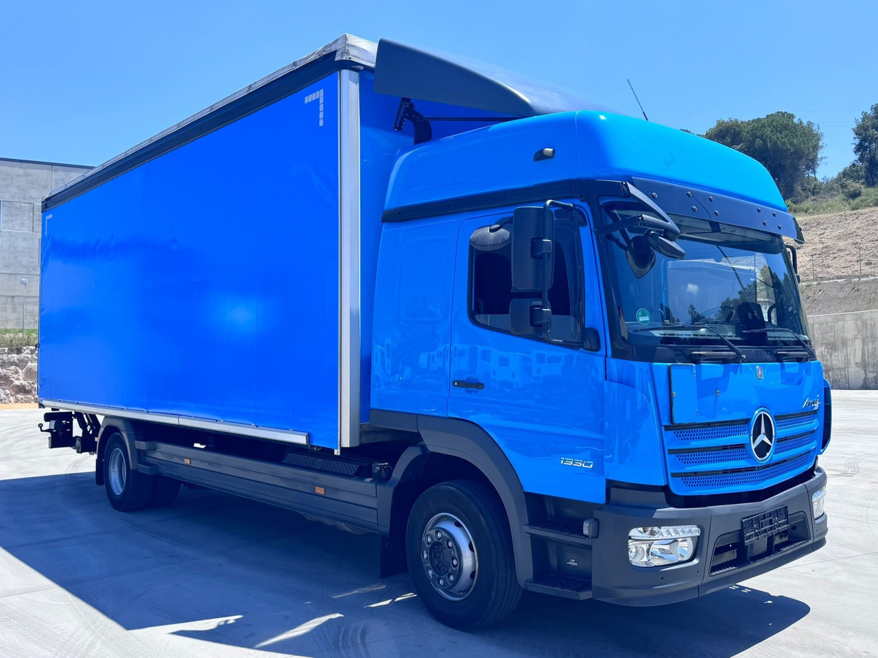 MERCEDES BENZ 13.30L Atego E6 (Tauliner) - شاحنة ستارة: صور 2 MERCEDES BENZ 13.30L Atego E6 (Tauliner) - شاحنة ستارة: صور 2