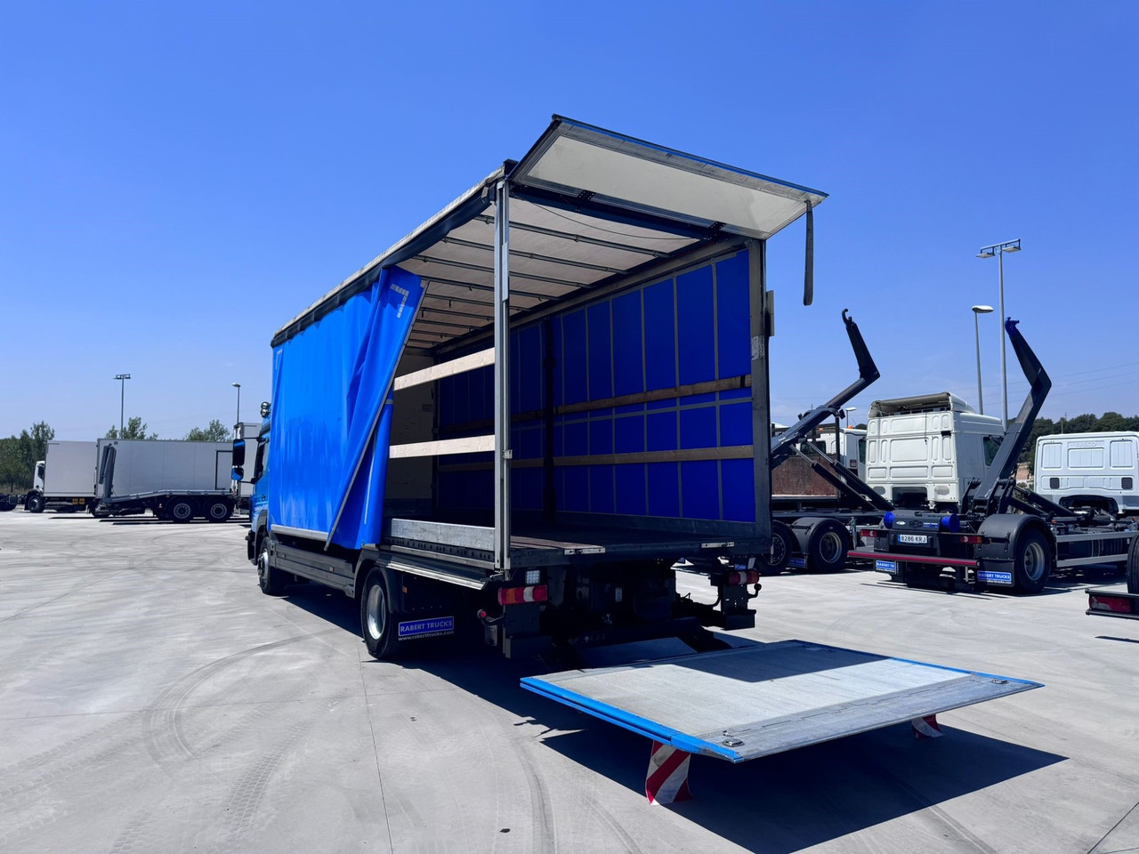 MERCEDES BENZ 13.30L Atego E6 (Tauliner) - شاحنة ستارة: صور 4 MERCEDES BENZ 13.30L Atego E6 (Tauliner) - شاحنة ستارة: صور 4