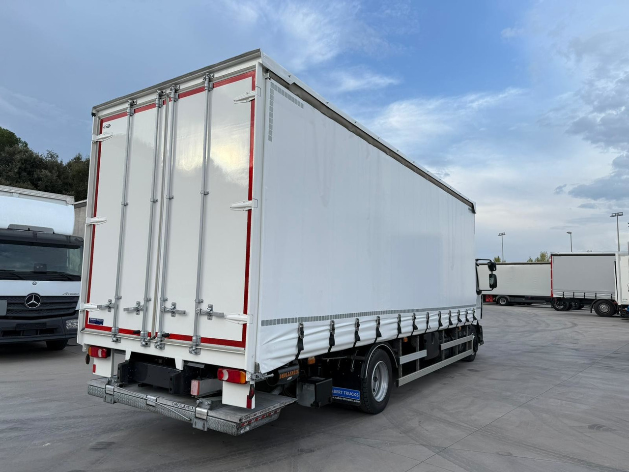 RENAULT D12.240 E6 (Tauliner) - شاحنة ستارة: صور 3 RENAULT D12.240 E6 (Tauliner) - شاحنة ستارة: صور 3