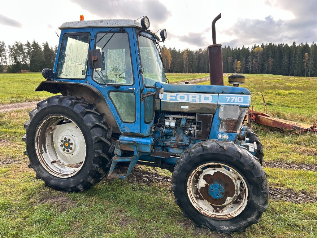 FORD 7710 4WD med trepunkts adapter - جرار: صور 5 FORD 7710 4WD med trepunkts adapter - جرار: صور 5