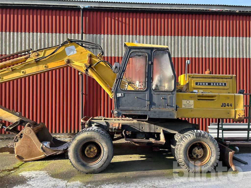 John Deere JD44 - حفارة على عجلات: صور 2 John Deere JD44 - حفارة على عجلات: صور 2