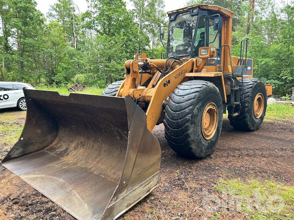 Komatsu WA400-1 - اللودر بعجل: صور 1 Komatsu WA400-1 - اللودر بعجل: صور 1