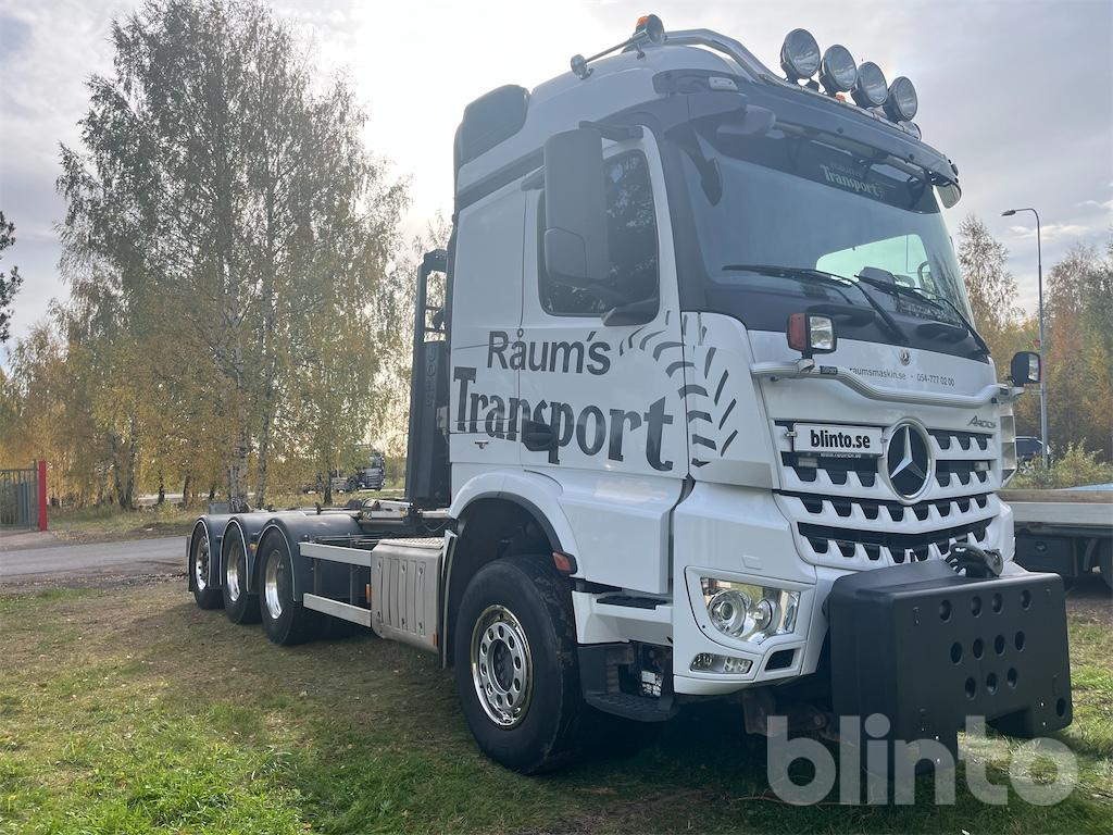 MERCEDES-BENZ Arocs 3251 8x4 - شاحنة ذات الخطاف: صور 5 MERCEDES-BENZ Arocs 3251 8x4 - شاحنة ذات الخطاف: صور 5