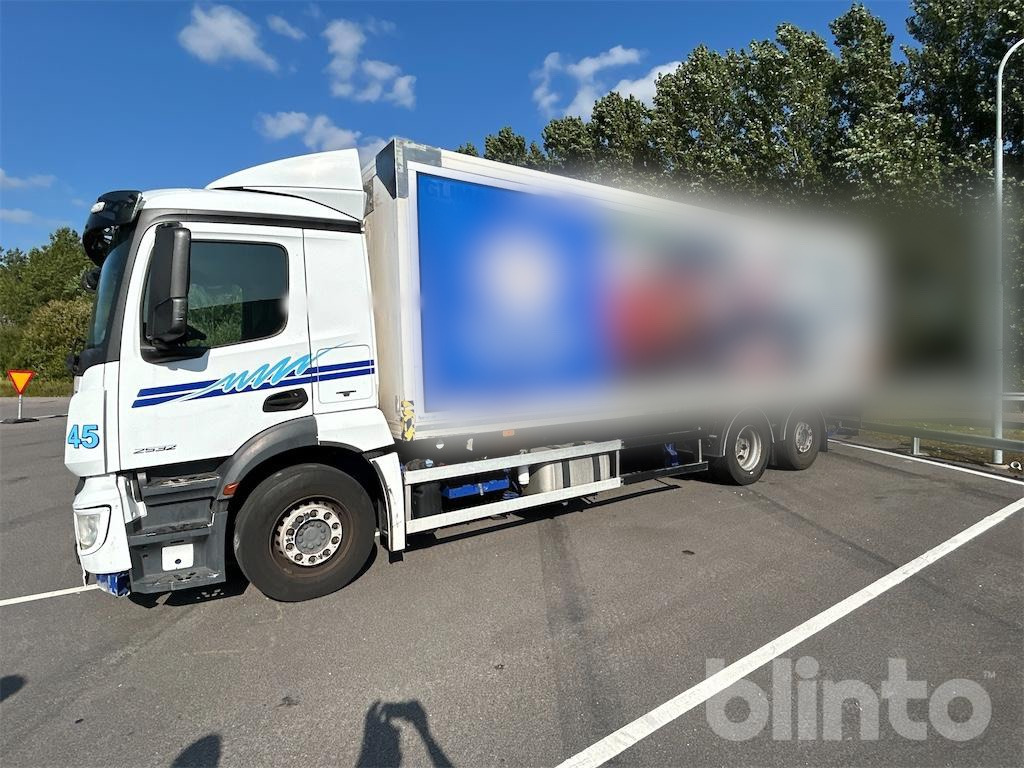 MERCEDES-BENZ - بصندوق مغلق شاحنة: صور 1 MERCEDES-BENZ - بصندوق مغلق شاحنة: صور 1