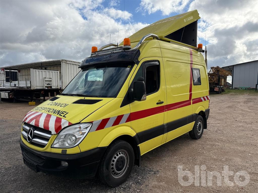 Mercedes-Benz Sprinter (2011) - فان, سيارة بلدية: صور 1 Mercedes-Benz Sprinter (2011) - فان, سيارة بلدية: صور 1