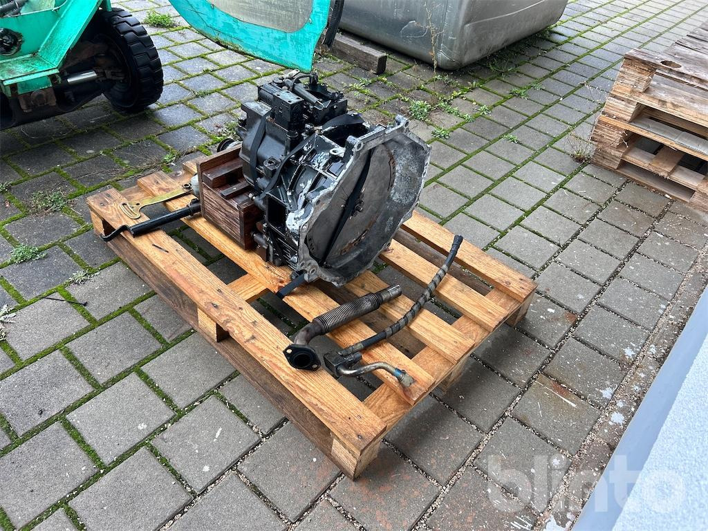 (Mitsubishi FD 15K) - علبة التروس و قطع الغيار - آلات البناء: صور 1 (Mitsubishi FD 15K) - علبة التروس و قطع الغيار - آلات البناء: صور 1