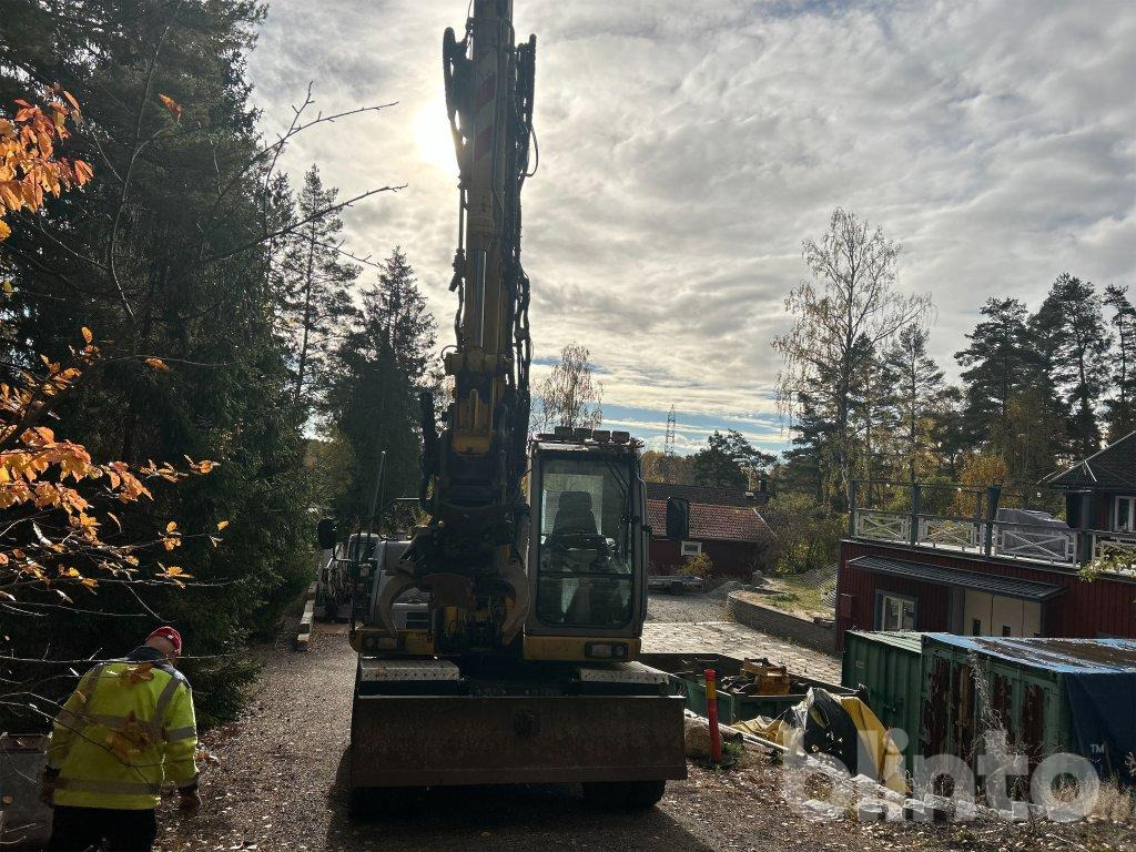 New Holland MH 4.6 - حفارة على عجلات: صور 2 New Holland MH 4.6 - حفارة على عجلات: صور 2