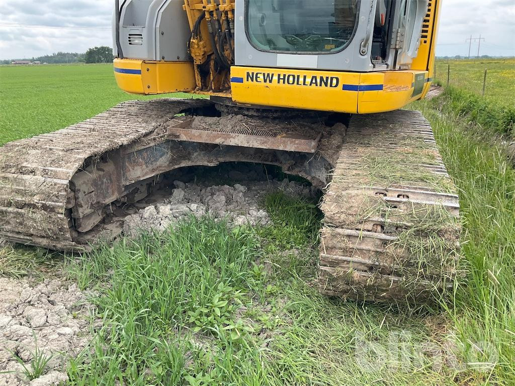 New Holland kobelco E235 B se - حفارات زحافة: صور 5 New Holland kobelco E235 B se - حفارات زحافة: صور 5