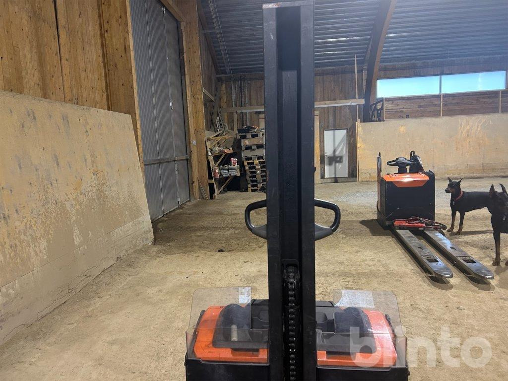 Toyota SWE080L - معدات تكديس: صور 5 Toyota SWE080L - معدات تكديس: صور 5