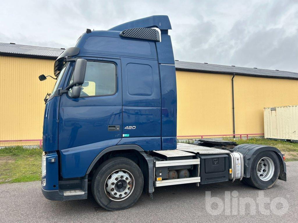 VOLVO FH 4*2 - شاحنة جرار: صور 1 VOLVO FH 4*2 - شاحنة جرار: صور 1