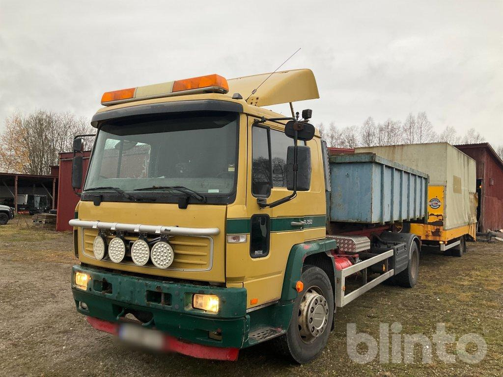 VOLVO FL6 E - شاحنة ذات الخطاف: صور 5 VOLVO FL6 E - شاحنة ذات الخطاف: صور 5