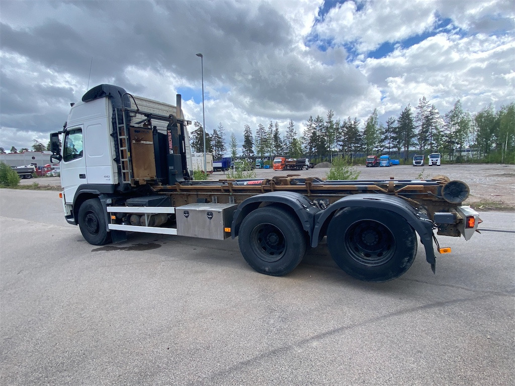 VOLVO FM-440 6*2 - شاحنة ذات الخطاف: صور 3 VOLVO FM-440 6*2 - شاحنة ذات الخطاف: صور 3