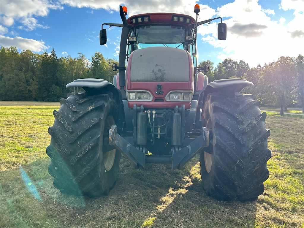 Valtra S260-4 med frontlyft - جرار: صور 3 Valtra S260-4 med frontlyft - جرار: صور 3