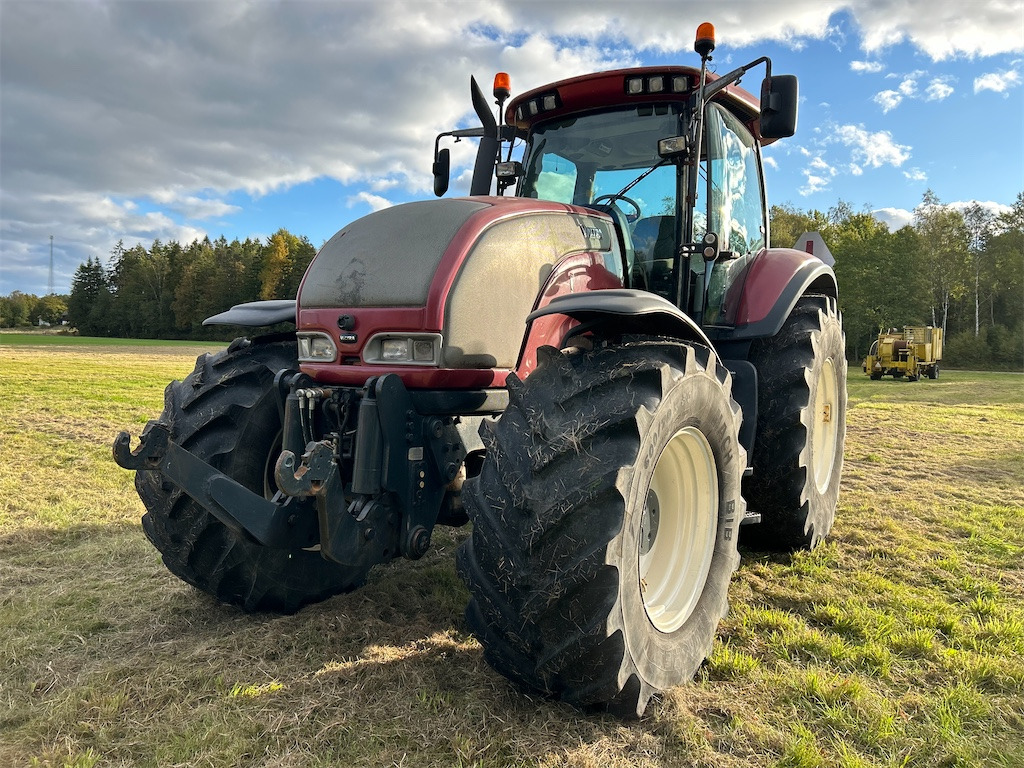 Valtra S260-4 med frontlyft - جرار: صور 2 Valtra S260-4 med frontlyft - جرار: صور 2