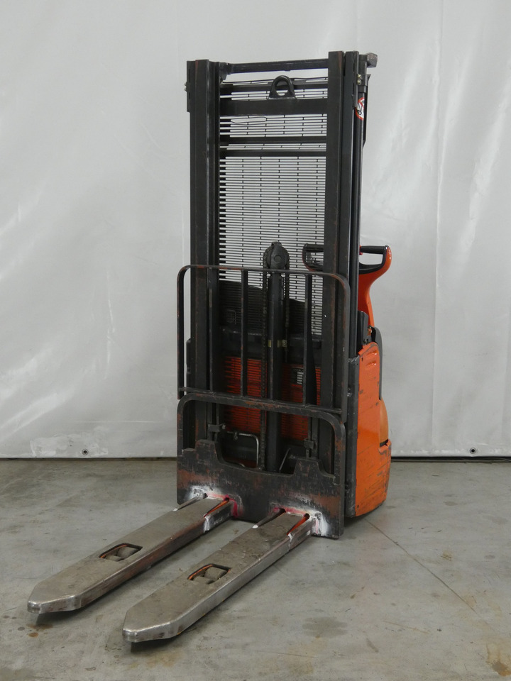 Linde L12 - معدات تكديس: صور 1 Linde L12 - معدات تكديس: صور 1