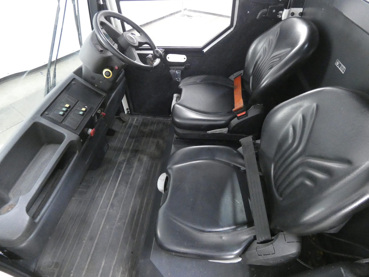 Linde P250 - جرار السحب الكهربائي: صور 3 Linde P250 - جرار السحب الكهربائي: صور 3