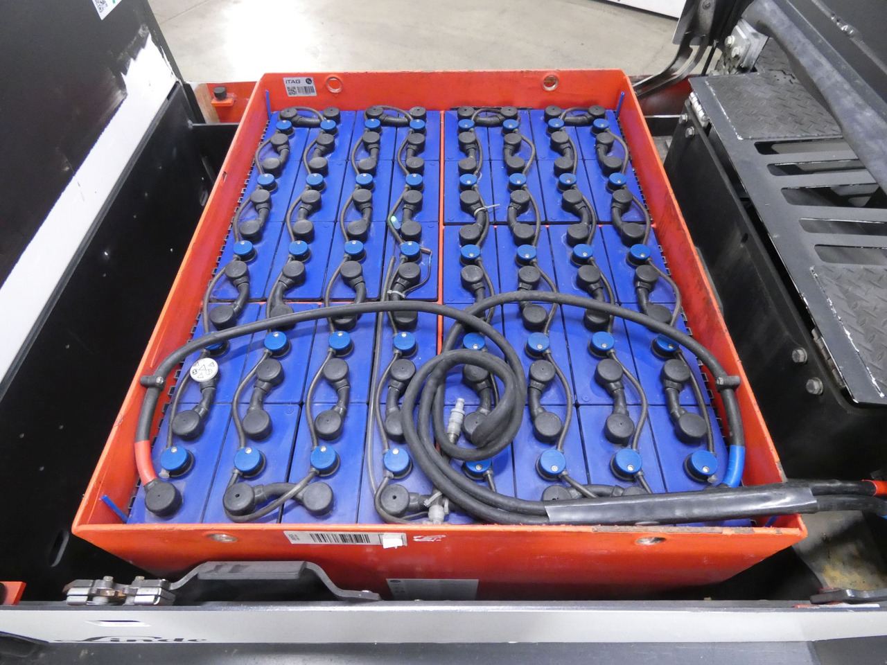 Linde P250 - جرار السحب الكهربائي: صور 4 Linde P250 - جرار السحب الكهربائي: صور 4