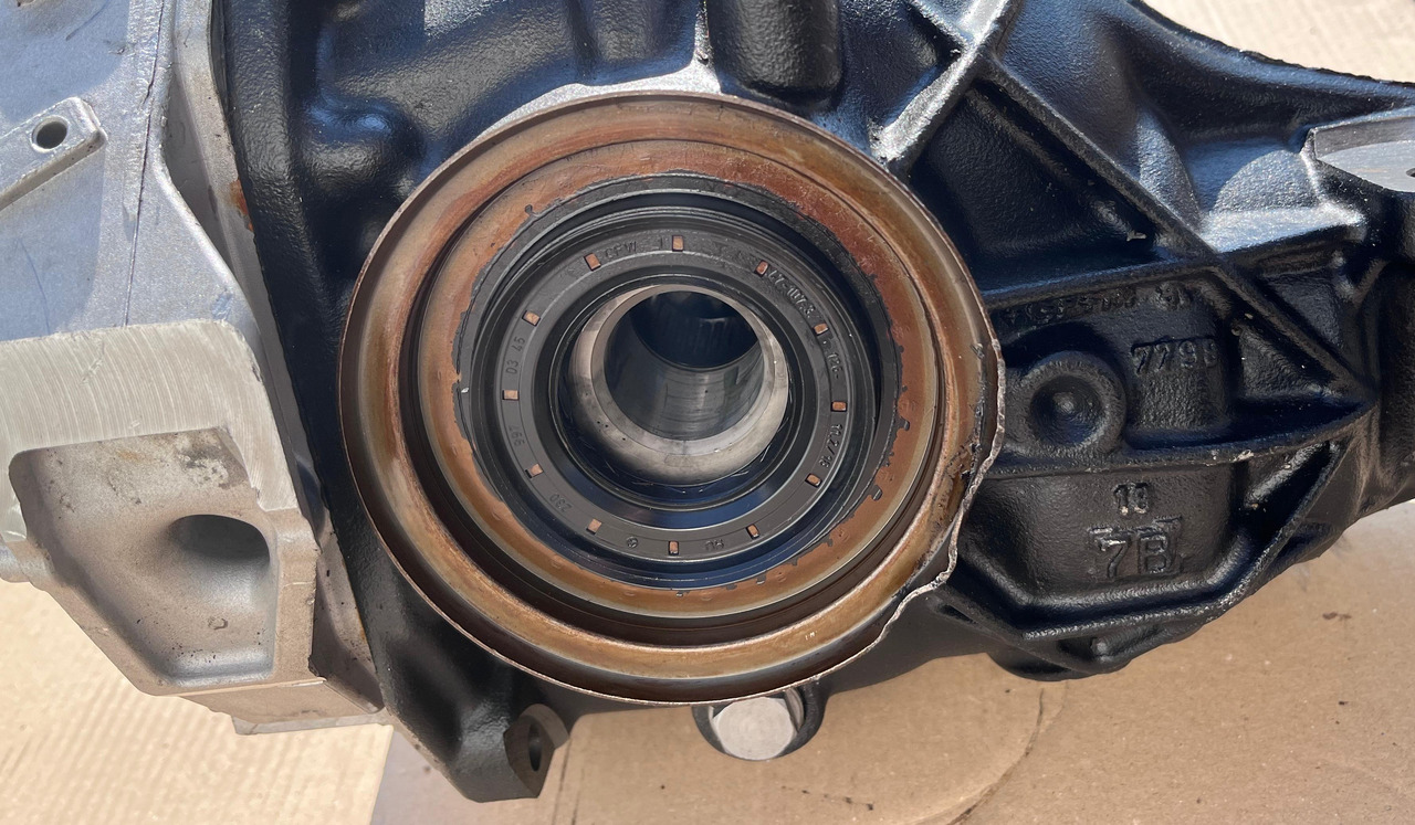 MERCEDES-BENZ C-Class Rear Differential W205 A2053500124 - التفاضلية والعتاد: صور 2 MERCEDES-BENZ C-Class Rear Differential W205 A2053500124 - التفاضلية والعتاد: صور 2