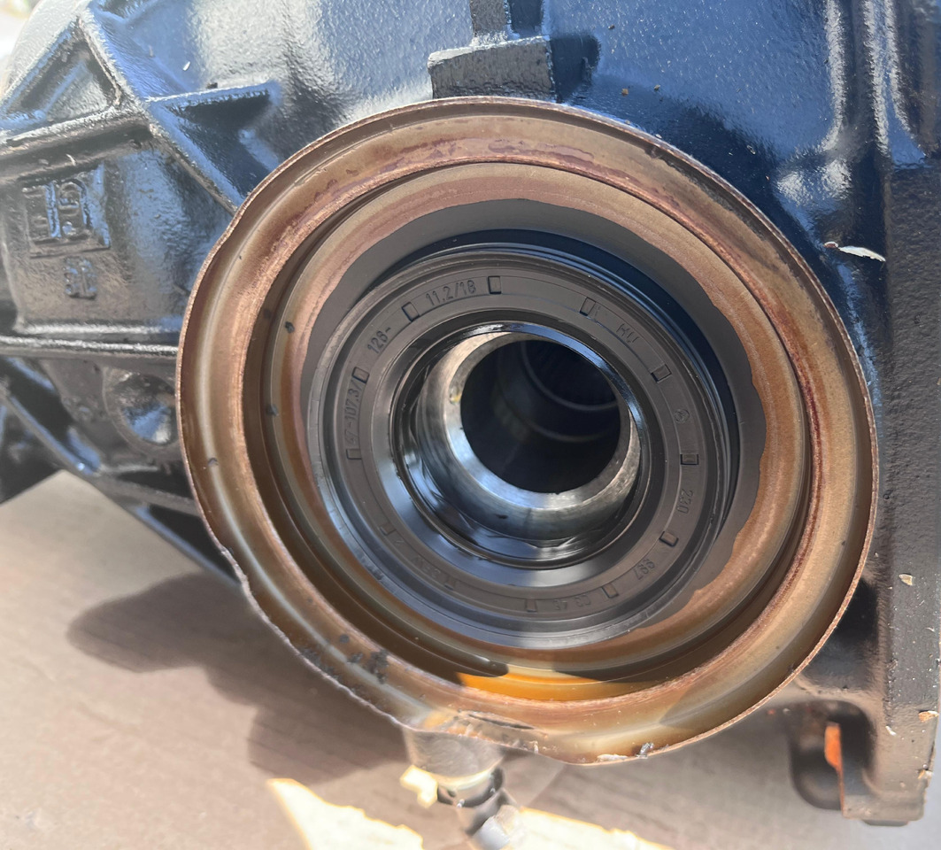 MERCEDES-BENZ E-Class Rear Differential W213 A2133503808 - التفاضلية والعتاد: صور 3 MERCEDES-BENZ E-Class Rear Differential W213 A2133503808 - التفاضلية والعتاد: صور 3
