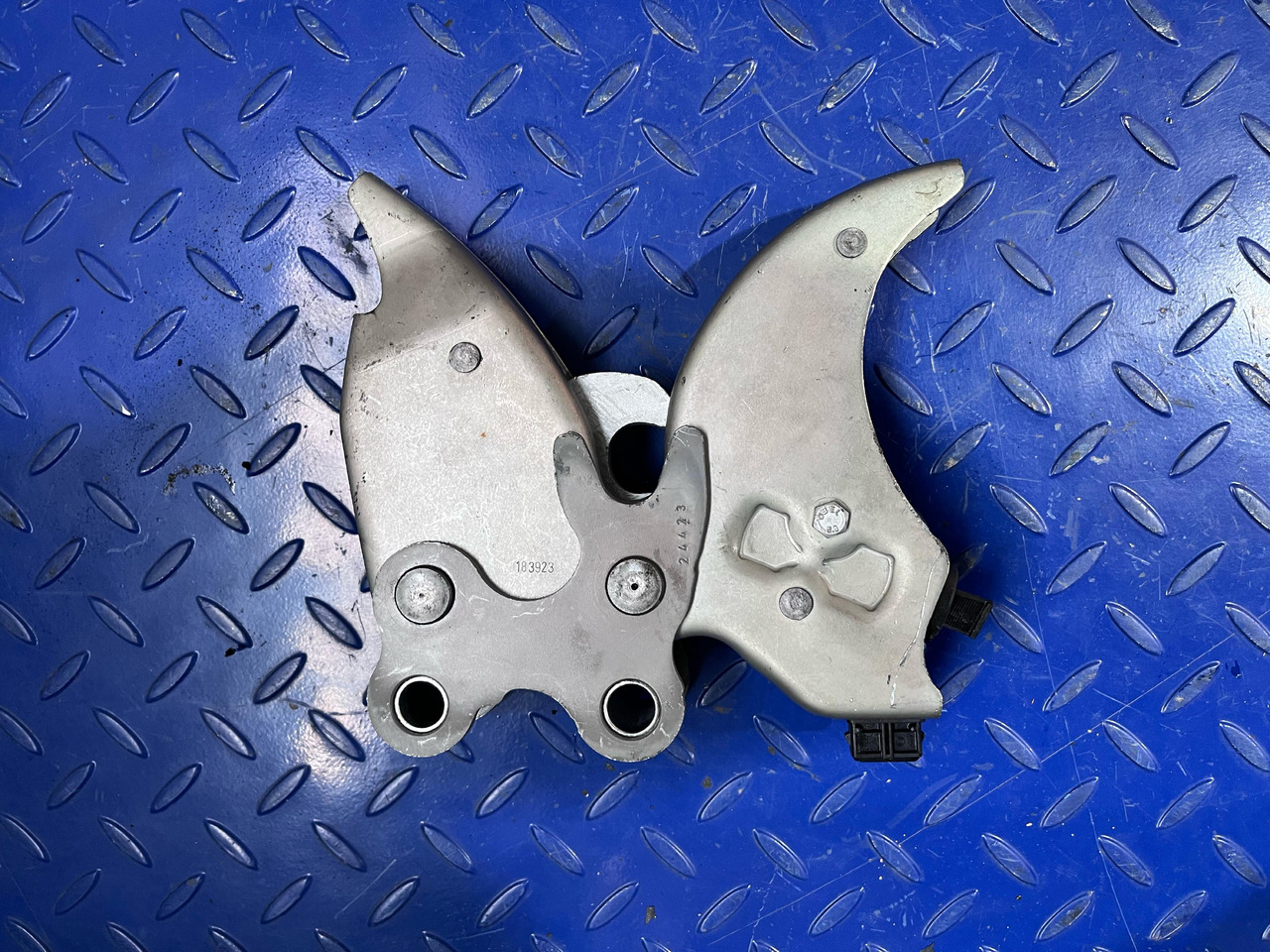 Mercedes Benz A9603102583 - الكابينة والداخلية: صور 1 Mercedes Benz A9603102583 - الكابينة والداخلية: صور 1