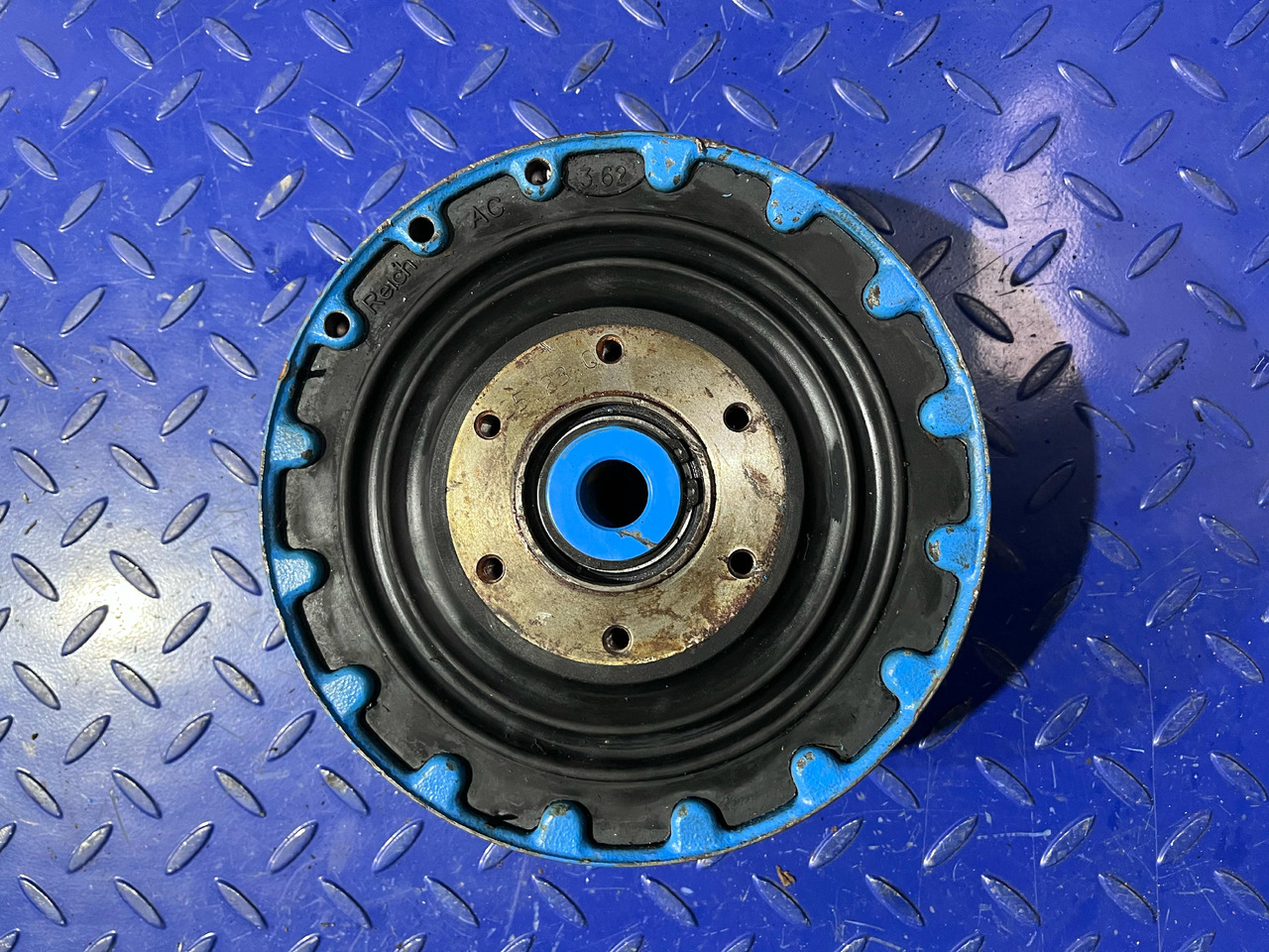 Mercedes Benz Vibration Dumper A4712370138 - قطع غيار عامة: صور 2 Mercedes Benz Vibration Dumper A4712370138 - قطع غيار عامة: صور 2