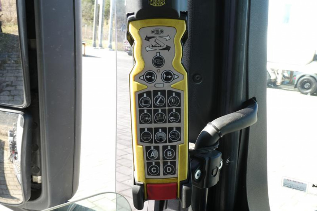 MAN TG-S 35.480 8x4 BL Abrollkipper mit Kran Penz-15L9.80+Meiller RK 30.60L  Lenk-Lift Achse - شاحنة ذات الخطاف, شاحنة كرين: صور 3 MAN TG-S 35.480 8x4 BL Abrollkipper mit Kran Penz-15L9.80+Meiller RK 30.60L  Lenk-Lift Achse - شاحنة ذات الخطاف, شاحنة كرين: صور 3