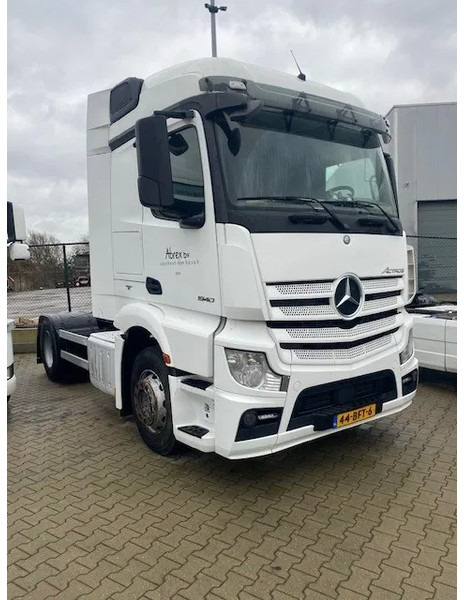 Mercedes-Benz Actros 1840 stream space cabine met spoilers fenders en zonneklep, apk gekeurd. - شاحنة جرار: صور 2 Mercedes-Benz Actros 1840 stream space cabine met spoilers fenders en zonneklep, apk gekeurd. - شاحنة جرار: صور 2