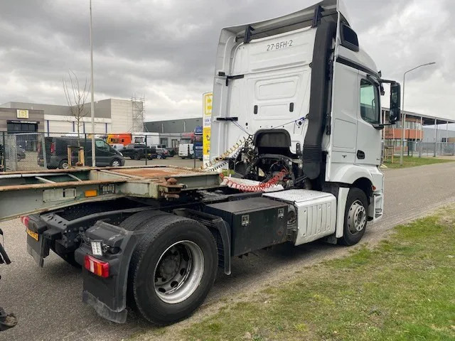 Mercedes-Benz Actros 1840 stream space cabine met spoilers zonneklep, apk gekeurd - شاحنة جرار: صور 3 Mercedes-Benz Actros 1840 stream space cabine met spoilers zonneklep, apk gekeurd - شاحنة جرار: صور 3