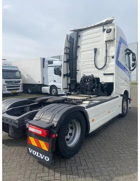 Volvo FH 13.460 XL cabine, euro 6 , full spoilered, smart tacho , new clutch ,beauty..... - شاحنة جرار: صور 4 Volvo FH 13.460 XL cabine, euro 6 , full spoilered, smart tacho , new clutch ,beauty..... - شاحنة جرار: صور 4