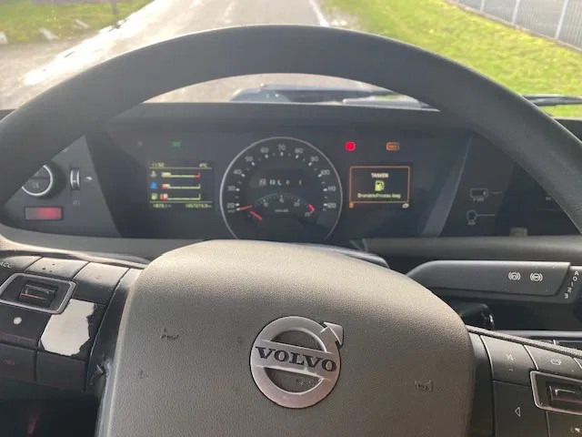 Volvo FH 13.460 "low deck" trekker, euro 6, XL cabine, show truck, apk gekeurd - شاحنة جرار: صور 4 Volvo FH 13.460 "low deck" trekker, euro 6, XL cabine, show truck, apk gekeurd - شاحنة جرار: صور 4