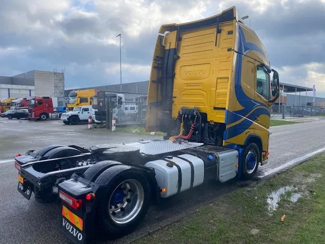 Volvo FH 13.460 trekker, met XL cabine, special paint en incl parc cool, fridge, - شاحنة جرار: صور 4 Volvo FH 13.460 trekker, met XL cabine, special paint en incl parc cool, fridge, - شاحنة جرار: صور 4