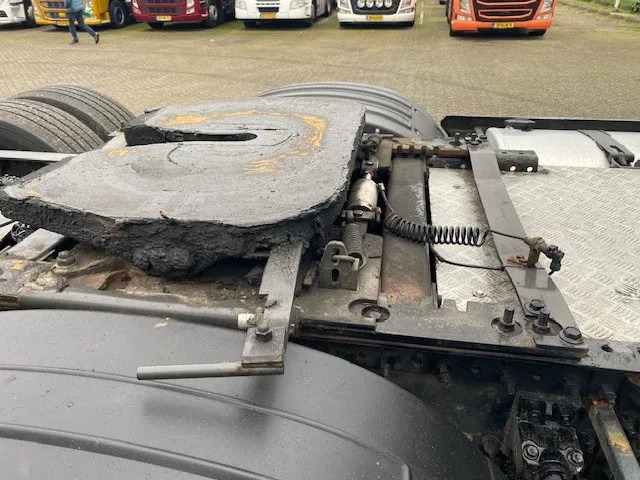 Volvo FH 16 6x2 sleepas trekker ,DL ,750 pk, XL cabine , schuifschotel . - شاحنة جرار: صور 5 Volvo FH 16 6x2 sleepas trekker ,DL ,750 pk, XL cabine , schuifschotel . - شاحنة جرار: صور 5