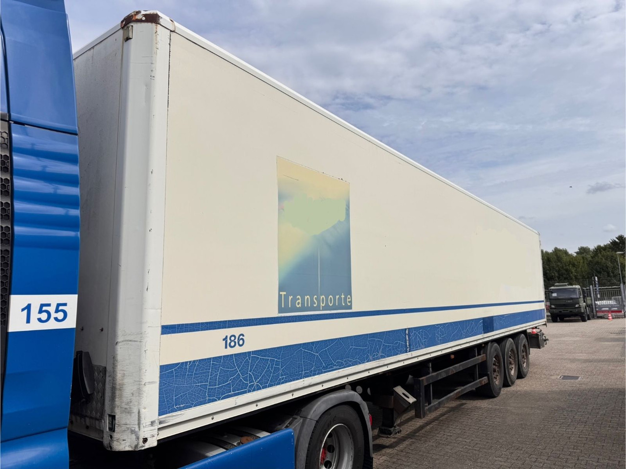 Kögel SPKH 24 Koffer 3-Achser - بصندوق مغلق نصف مقطورة: صور 3 Kögel SPKH 24 Koffer 3-Achser - بصندوق مغلق نصف مقطورة: صور 3