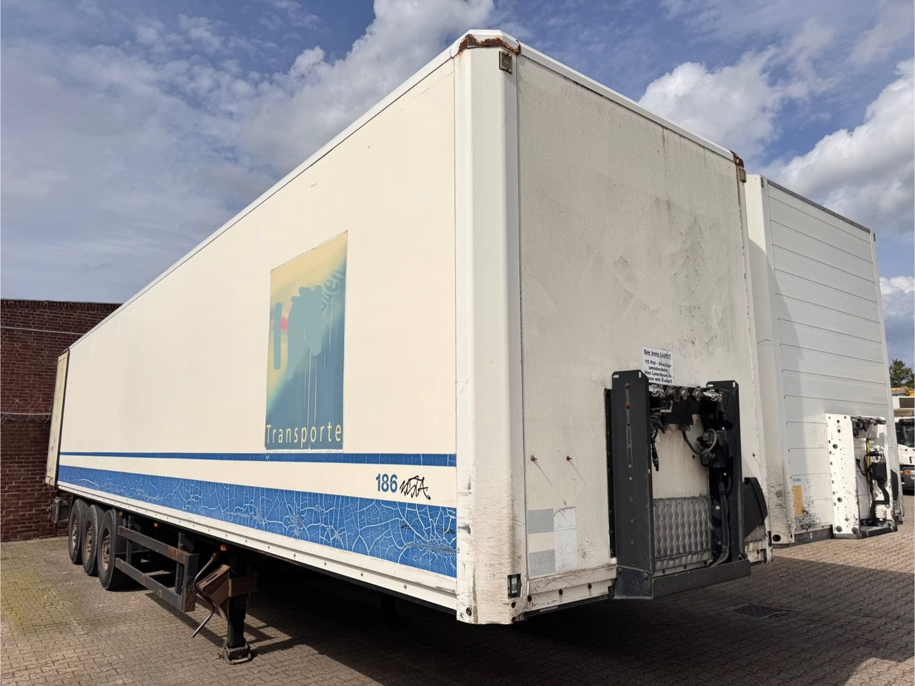 Kögel SPKH 24 Koffer 3-Achser - بصندوق مغلق نصف مقطورة: صور 1 Kögel SPKH 24 Koffer 3-Achser - بصندوق مغلق نصف مقطورة: صور 1