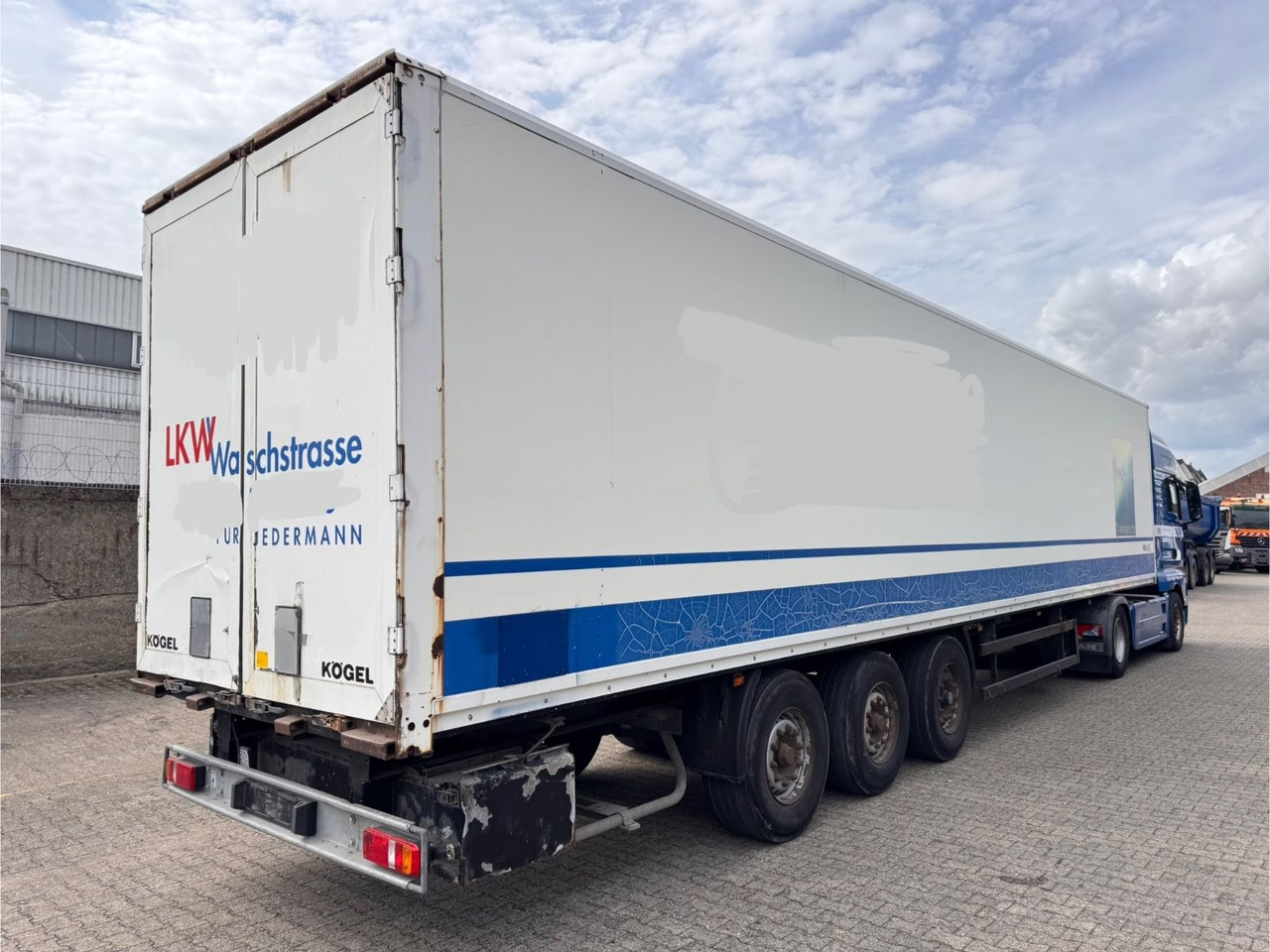 Kögel SPKH 24 Koffer 3-Achser - بصندوق مغلق نصف مقطورة: صور 4 Kögel SPKH 24 Koffer 3-Achser - بصندوق مغلق نصف مقطورة: صور 4