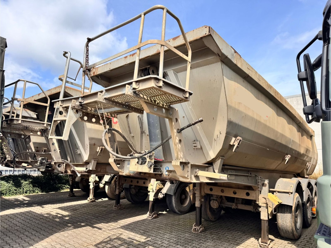 Menci SA700R Kipper Mulde 27m³ Lift Stahl 3 Stück - قلابة نصف مقطورة: صور 1 Menci SA700R Kipper Mulde 27m³ Lift Stahl 3 Stück - قلابة نصف مقطورة: صور 1
