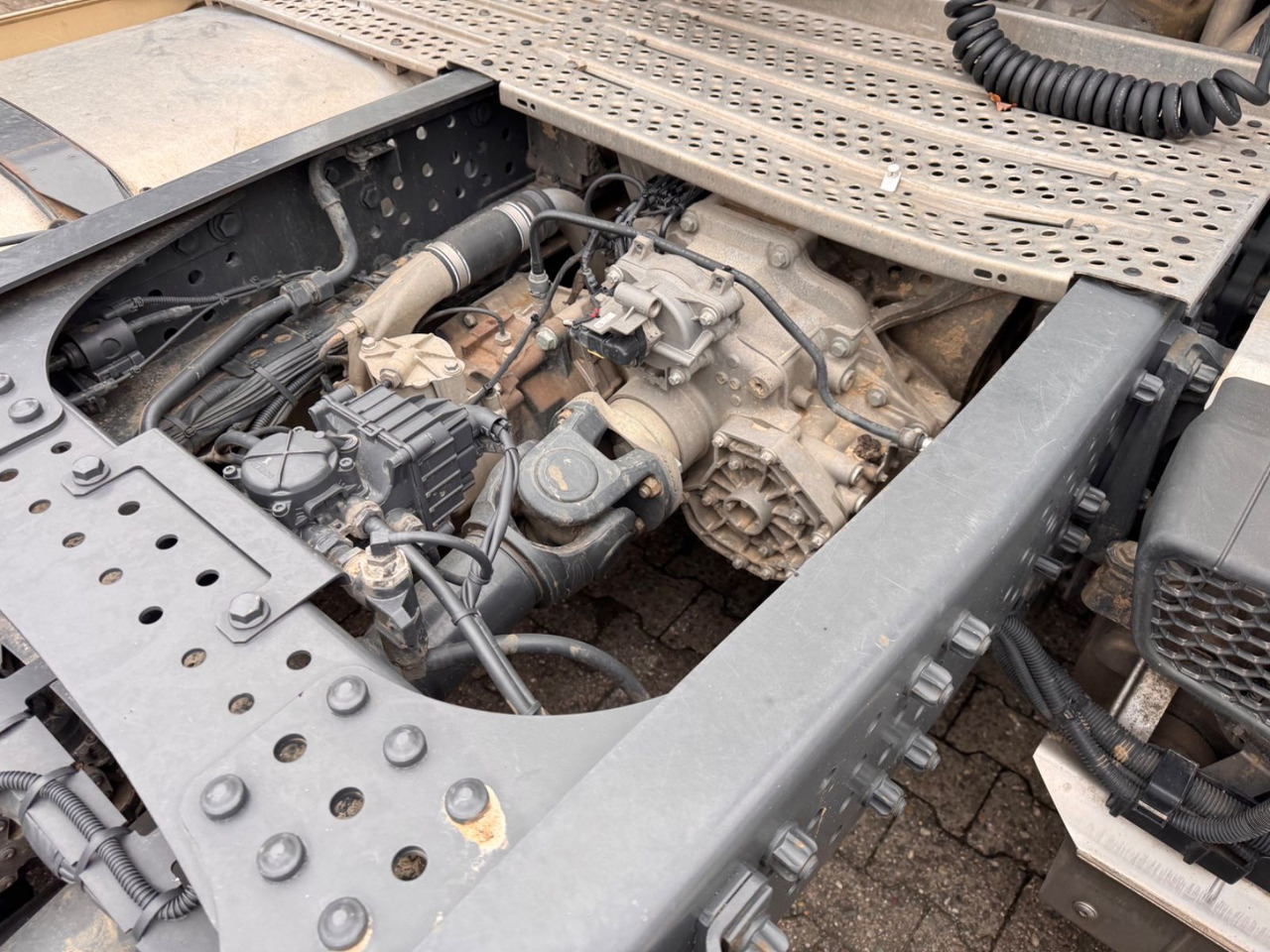 Mercedes-Benz 1848 Actros 5 GigaSpace Retarder Blatt/Luft - شاحنة جرار: صور 5 Mercedes-Benz 1848 Actros 5 GigaSpace Retarder Blatt/Luft - شاحنة جرار: صور 5