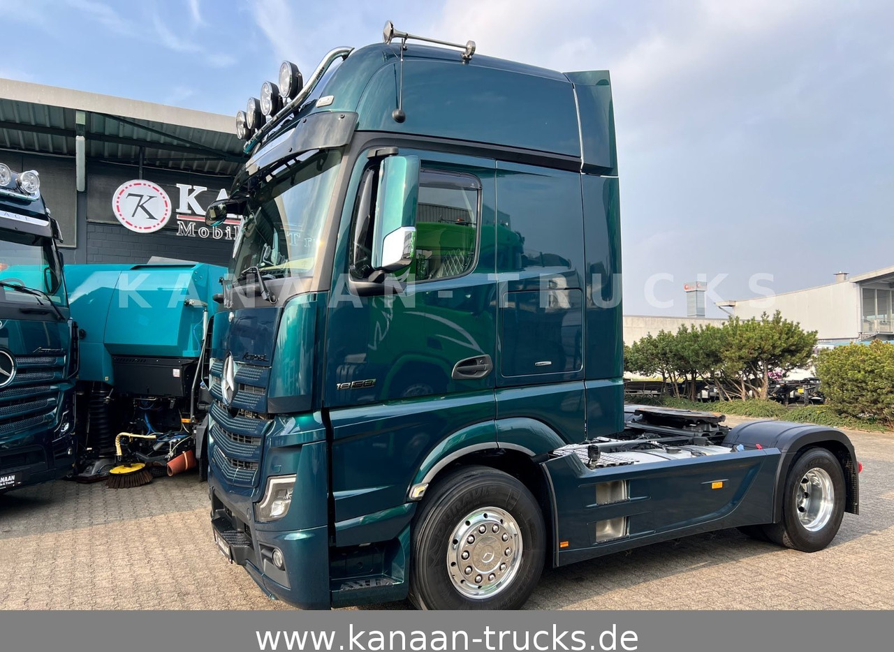 Mercedes-Benz 1858 LS Actros 5 GigaSpace leder Xenon 1860 1863 - شاحنة جرار: صور 5 Mercedes-Benz 1858 LS Actros 5 GigaSpace leder Xenon 1860 1863 - شاحنة جرار: صور 5