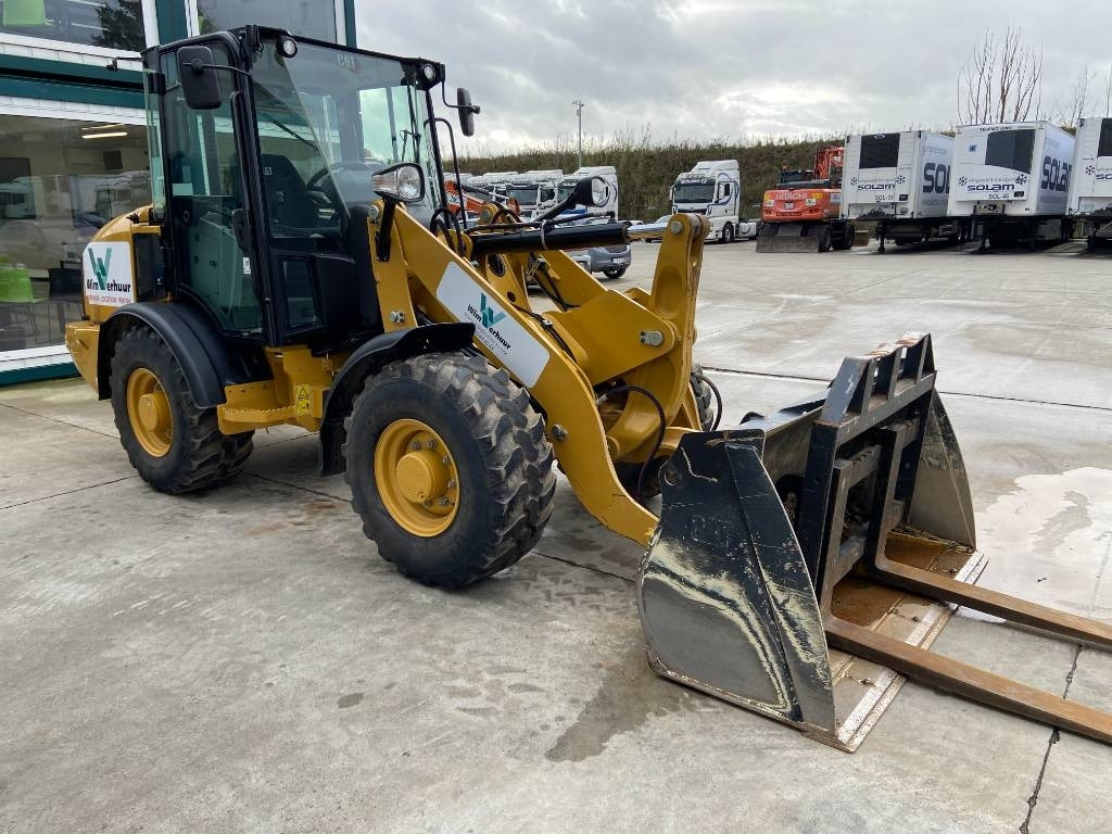 CAT 906 - اللودر بعجل: صور 4 CAT 906 - اللودر بعجل: صور 4