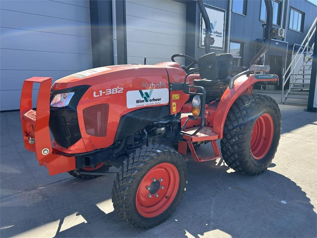 Kubota L1-382 (5283) - جرارات البلدية: صور 2 Kubota L1-382 (5283) - جرارات البلدية: صور 2