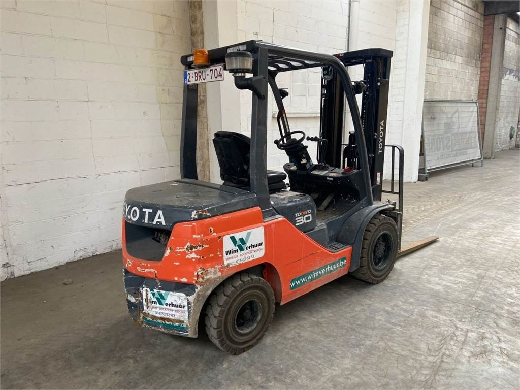 Toyota 52-8FDF30 (6317) - رافعة شوكية ديزل: صور 2 Toyota 52-8FDF30 (6317) - رافعة شوكية ديزل: صور 2