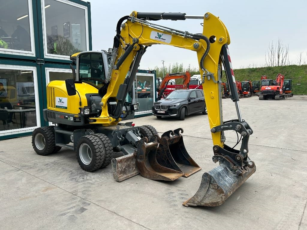 Wacker Neuson EW 65 - حفارة على عجلات: صور 4 Wacker Neuson EW 65 - حفارة على عجلات: صور 4