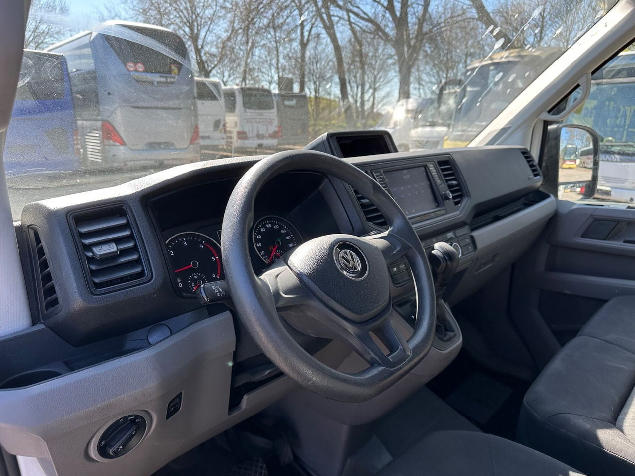 Volkswagen Crafter 2.0 TDi Transporter (PDC+Cam.*AC*Autom.) - ميكروباص: صور 4 Volkswagen Crafter 2.0 TDi Transporter (PDC+Cam.*AC*Autom.) - ميكروباص: صور 4